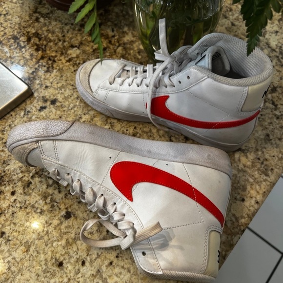 Nike shoes - Picture 5 of 5